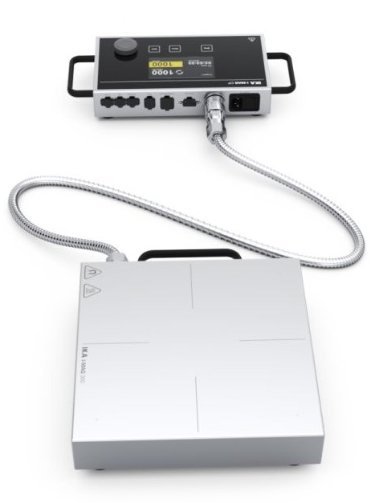 Ovládací panel je s míchačkou spojen kabelem a je vybaven rozhraním USB, RS232, Ethernet a analogovým vstupem a výstupem.