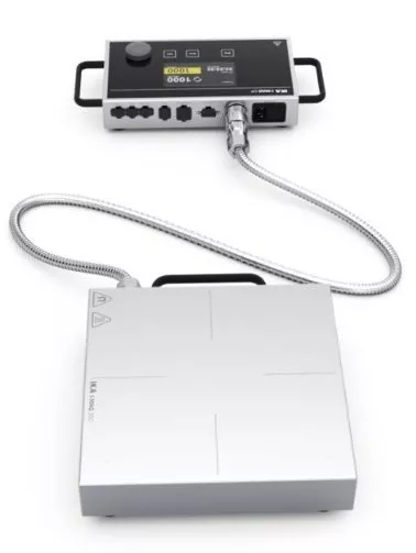 Ovládací panel je s míchačkou spojen kabelem a je vybaven rozhraním USB, RS232, Ethernet a analogovým vstupem a výstupem.