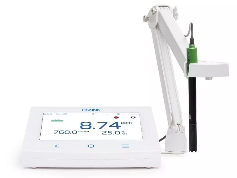 HI 6421 včetně polarografické sondy, držáku sondy, kapilární pipety, kabelu USB-C/USB-A a napájecího adaptéru