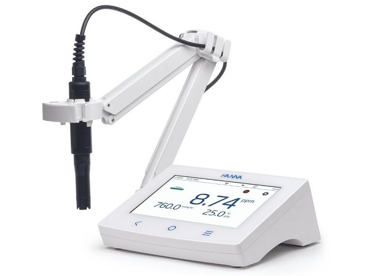 HI 6421 včetně optické sondy, držáku sondy, kapilární pipety, kabelu USB-C/USB-A a napájecího adaptéru