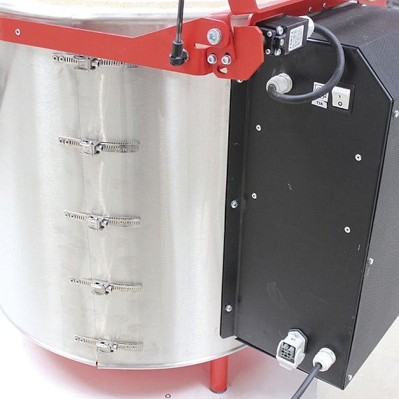 Nerezový plášť a elektroprostor.