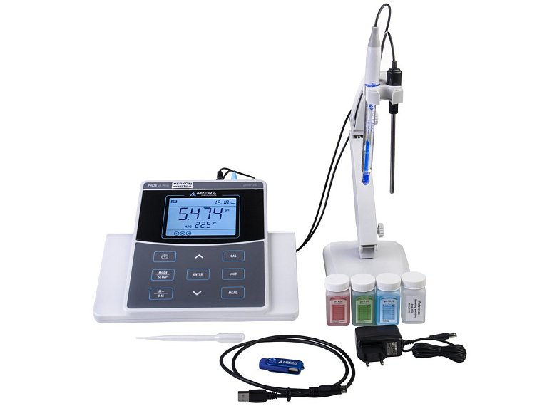 pH/mV metr pH 820 včetně pH elektrody LabSen 211, teplotního čidla MP 500, stojanu na elektrodu, sady pufrů, softwaru PC-Link, USB kabelu a napájecího adaptéru