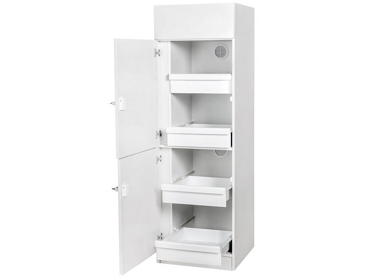 vysoká skříň s děleným vnitřním prostorem