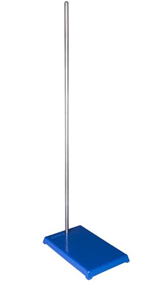 Základem sestavy je stojan s kovovou deskou a šroubovací tyčí. Rozměry desky (h x š x v) 240 x 150 x 18 mm, délka tyče 750 mm, průměr tyče 12 mm.