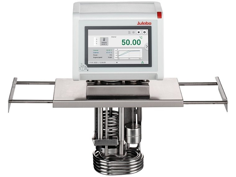 Oběhový termostat Julabo MAGIO MX-Z s výsuvným nerezovým můstkem v rozsahu 330 až 680 mm je určen pro temperace v otevřených nádobách až do objemu 100 l.