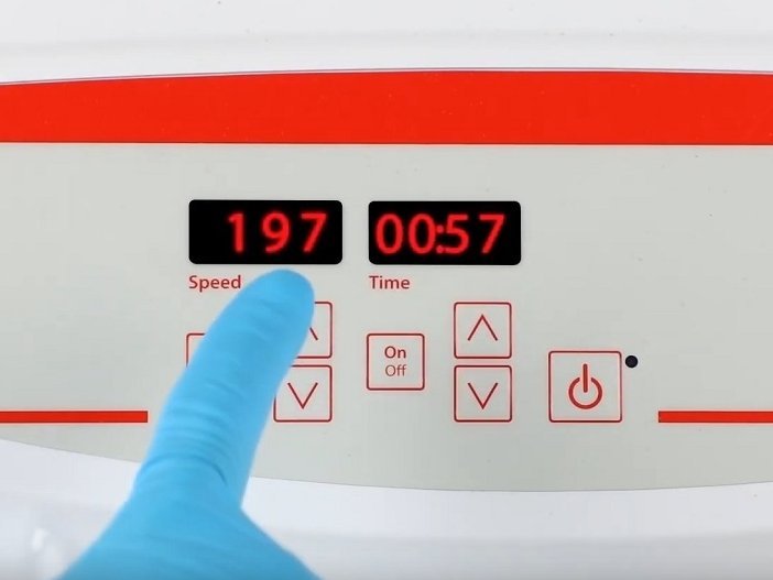 Třepačka Ohaus Extreme Environment pro použití v inkubátorech