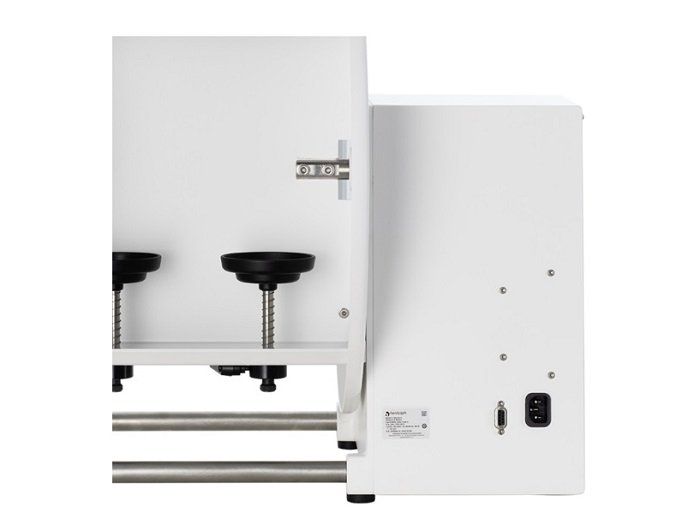 rozhraní RS232 (na zadní straně přístroje)