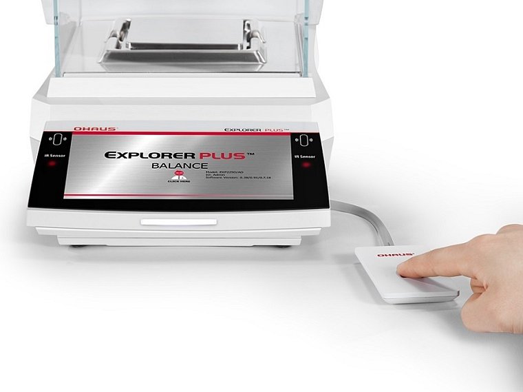 Skener otisku prstů je volitelným vybavením za příplatek (objednává se samostatně).