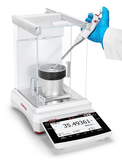 Sada pro justáž pipety je volitelným příslušenstvím a objednává se samostatně.