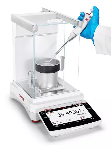 Sada pro justáž pipety je volitelným příslušenstvím a objednává se samostatně.